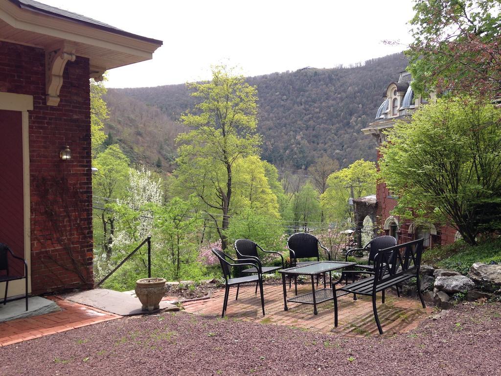 The Harry Packer Mansion Inn Jim Thorpe Room photo
