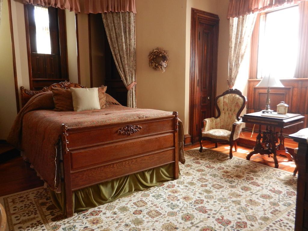 The Harry Packer Mansion Inn Jim Thorpe Room photo
